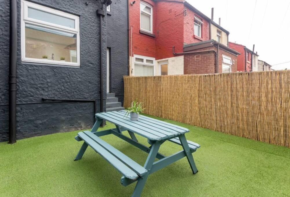 Spaces By Hexagon Holiday home Liverpool